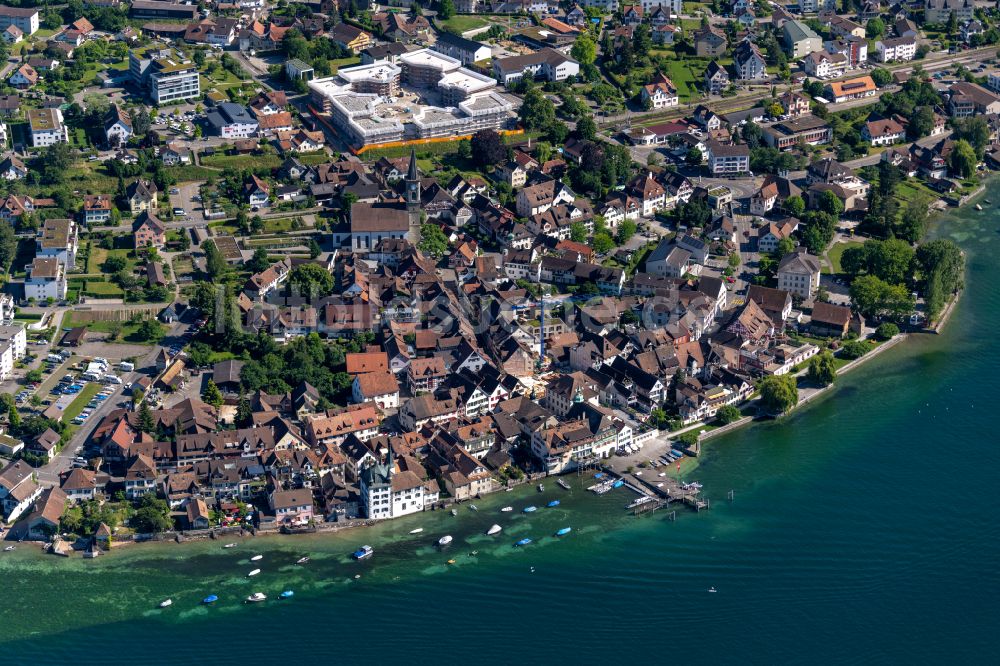 Luftaufnahme Steckborn - Ortskern am Uferbereich des Bodensee mit Schiffsanlegestelle in Steckborn im Kanton Thurgau, Schweiz