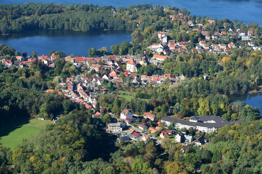 Luftaufnahme Buckow (Märkische Schweiz) - Ortskern am Uferbereich des Buckowsee in Buckow (Märkische Schweiz) im Bundesland Brandenburg, Deutschland