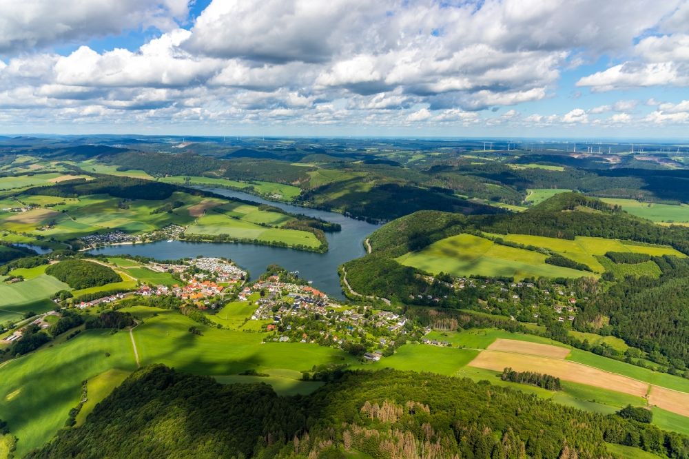 Luftbild Heringhausen - Ortskern am Uferbereich der Diemel in Heringhausen im Bundesland Hessen, Deutschland