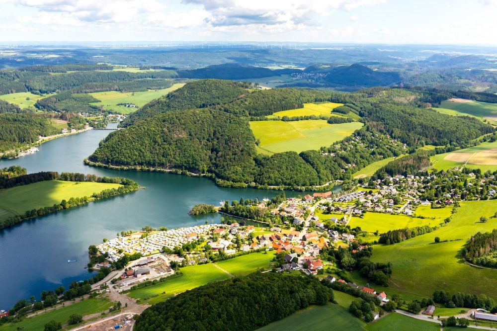 Luftbild Heringhausen - Ortskern am Uferbereich des Diemelsee in Heringhausen im Bundesland Hessen, Deutschland