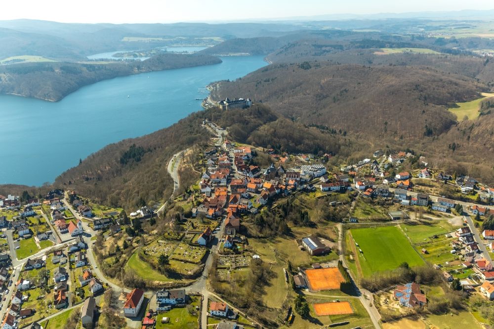 Luftaufnahme Waldeck - Ortskern am Uferbereich der Eder in Waldeck im Bundesland Hessen, Deutschland