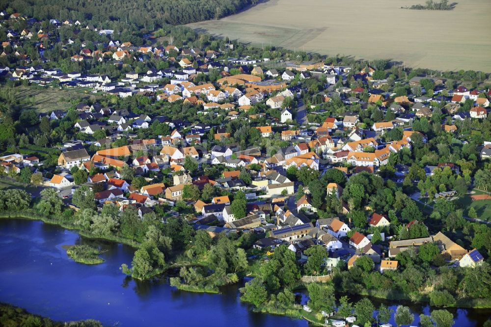 Biederitz von oben - Ortskern am Uferbereich der Ehle - Biederitzer See in Biederitz im Bundesland Sachsen-Anhalt, Deutschland