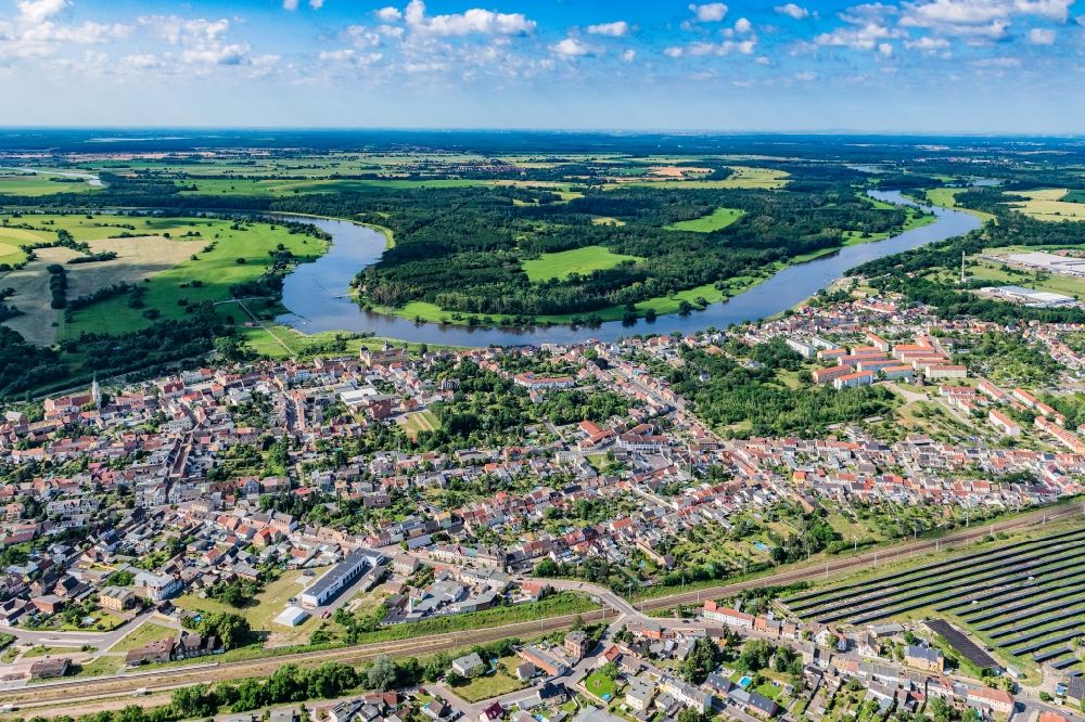 Luftbild Coswig (Anhalt) - Ortskern am Uferbereich der Elbe - Flußverlaufes in Coswig (Anhalt) im Bundesland Sachsen-Anhalt, Deutschland