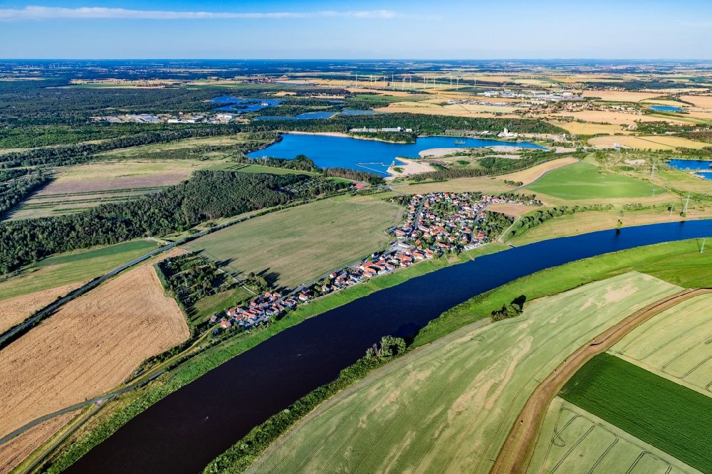 Luftbild Gohlis - Ortskern am Uferbereich des Elbe - Flußverlaufes in Gohlis im Bundesland Sachsen, Deutschland