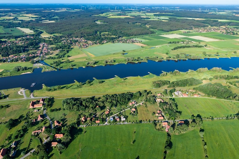 Luftbild Neu Darchau - Ortskern am Uferbereich des Elbe - Flußverlaufes in Neu Darchau im Bundesland Niedersachsen, Deutschland