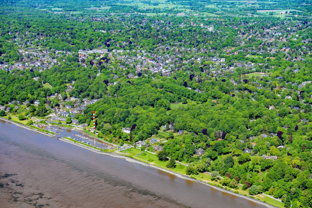Luftbild Hamburg - Ortskern am Uferbereich des Elbe - Flußverlaufes im Ortsteil Nienstedten in Hamburg, Deutschland