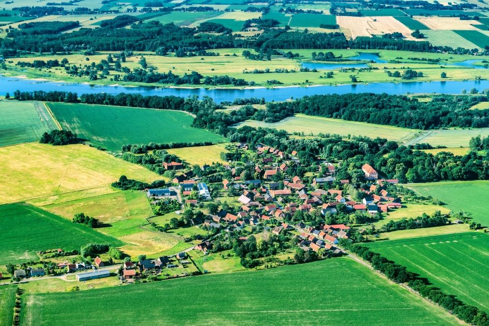 Luftbild Rühstädt - Ortskern am Uferbereich des Elbe - Flußverlaufes in Rühstädt - Gnevsdorf im Bundesland Brandenburg, Deutschland