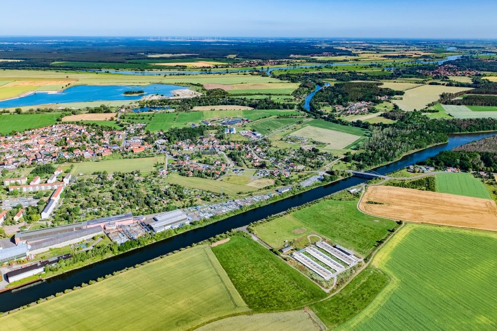 Elbe-Parey von oben - Ortskern am Uferbereich des Elbe-Havel-Kanal - Flußverlaufes in Elbe-Parey im Bundesland Sachsen-Anhalt, Deutschland