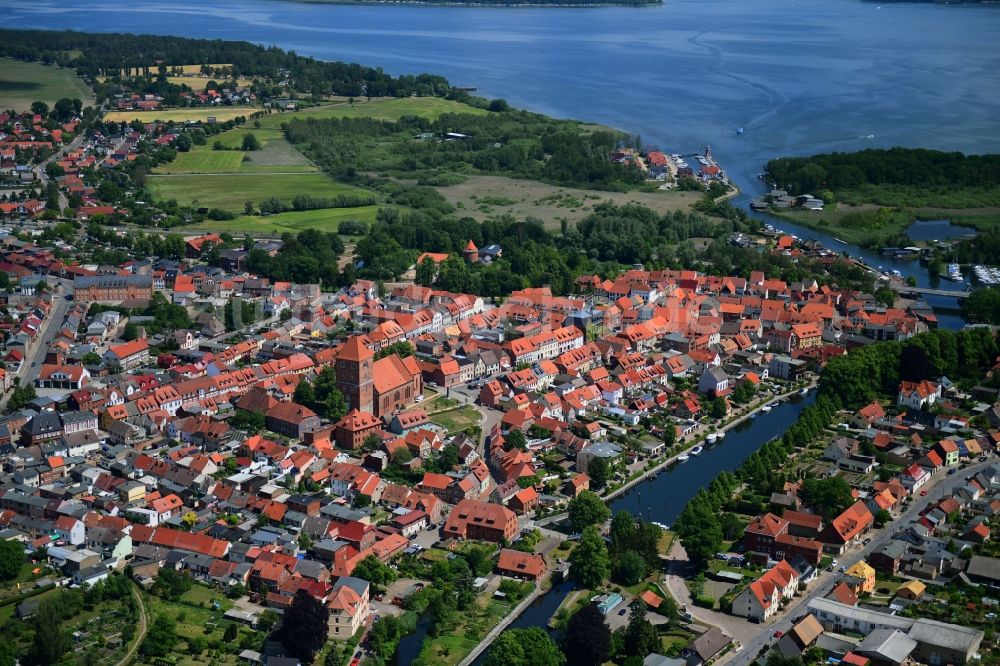 Luftbild Plau am See - Ortskern am Uferbereich der Elde in Plau am See im Bundesland Mecklenburg-Vorpommern, Deutschland