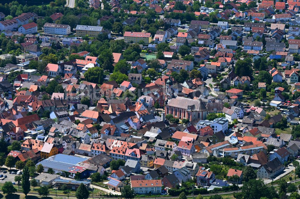 Luftbild Riegel am Kaiserstuhl - Ortskern am Uferbereich des Elz - Flußverlaufes in Riegel am Kaiserstuhl im Bundesland Baden-Württemberg, Deutschland