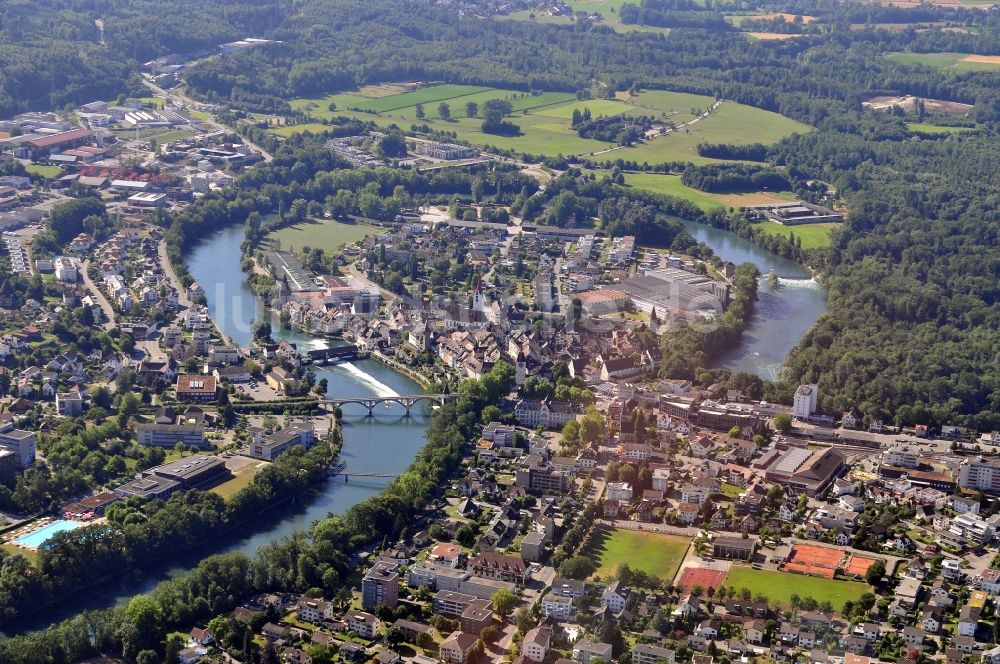 Luftaufnahme Bremgarten, Zufikon - Ortskern am Uferbereich des Flachsee - Flußverlaufes in Bremgarten, Zufikon in Schweiz