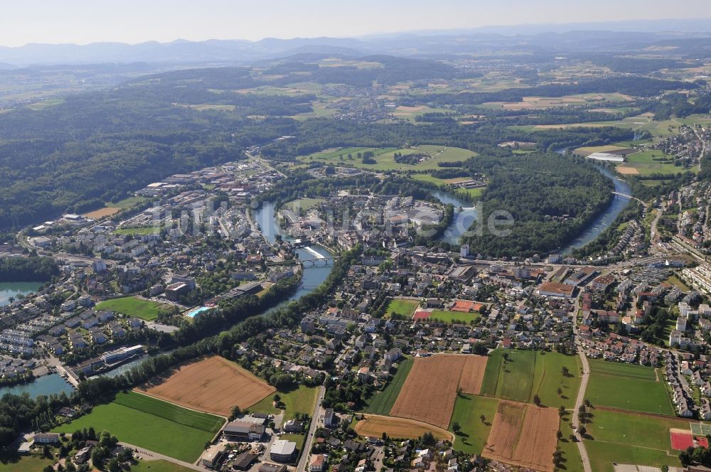 Bremgarten, Zufikon von oben - Ortskern am Uferbereich des Flachsee - Flußverlaufes in Bremgarten, Zufikon in Schweiz