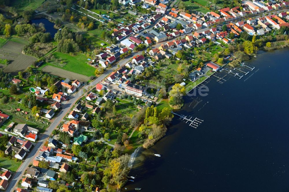 Wusterwitz aus der Vogelperspektive: Ortskern am Uferbereich Großer Wusterwitzer See in Wusterwitz im Bundesland Brandenburg, Deutschland