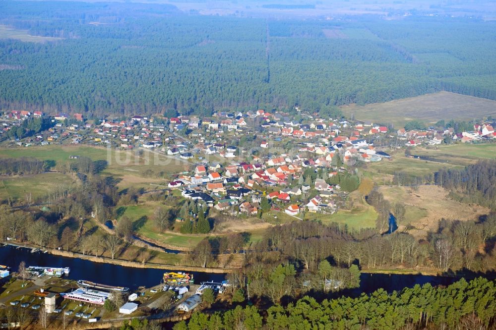 Luftaufnahme Malz - Ortskern am Uferbereich des Havel - Flußverlaufes in Malz im Bundesland Brandenburg, Deutschland