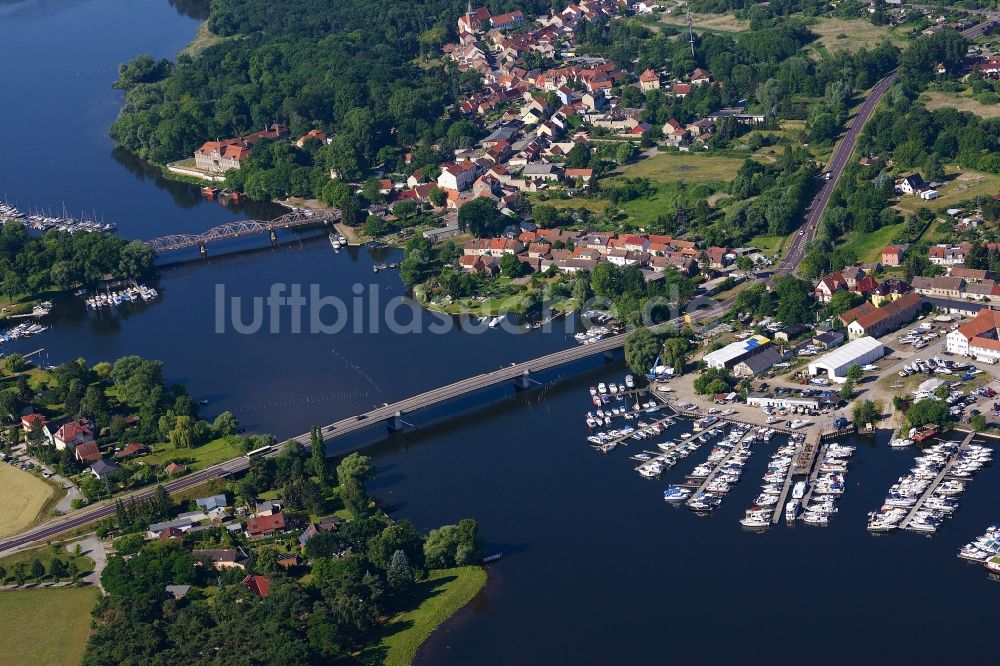Luftbild Plaue - Ortskern am Uferbereich des Havel - Flußverlaufes in Plaue im Bundesland Brandenburg, Deutschland