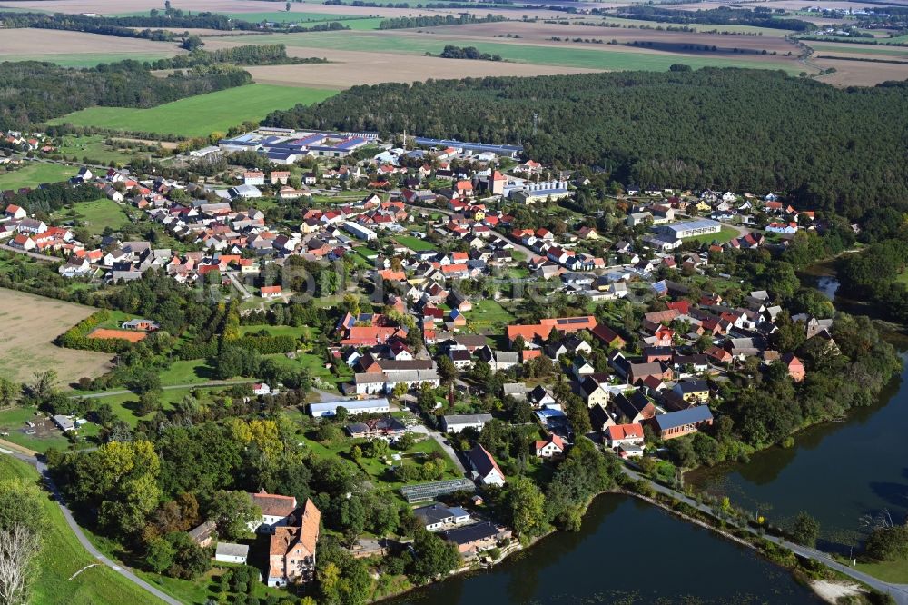 Luftaufnahme Klöden - Ortskern am Uferbereich des Klödener Riß - Flußverlaufes in Klöden im Bundesland Sachsen-Anhalt, Deutschland