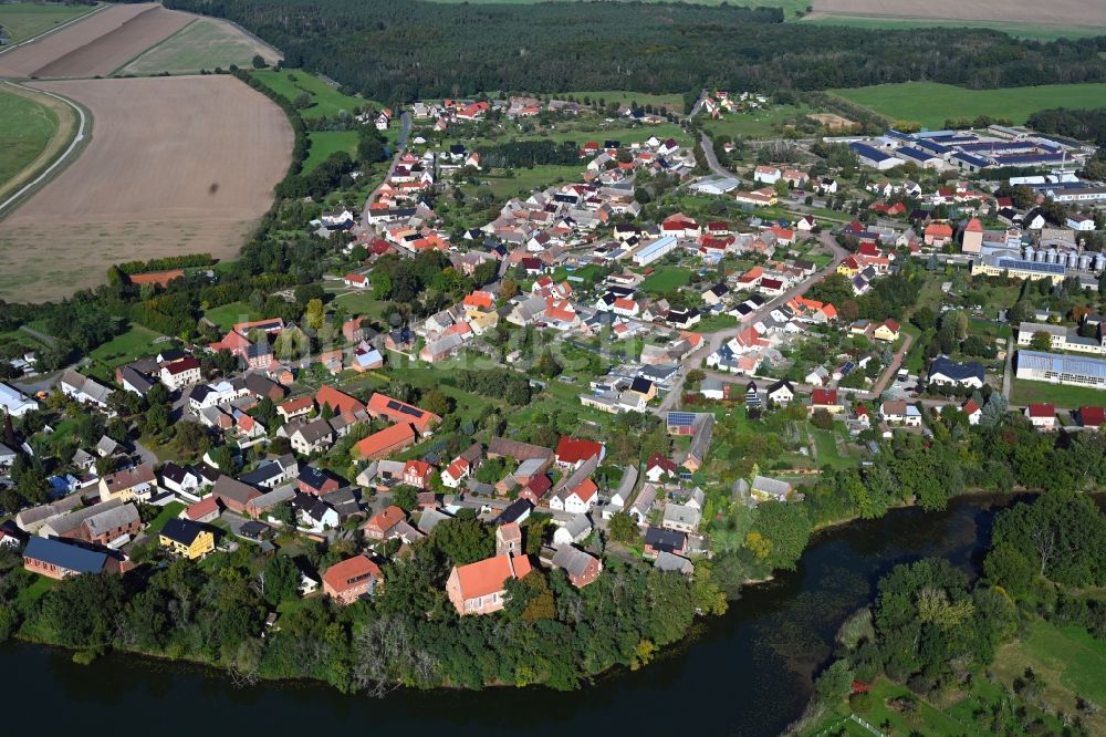 Luftbild Klöden - Ortskern am Uferbereich des Klödener Riß - Flußverlaufes in Klöden im Bundesland Sachsen-Anhalt, Deutschland