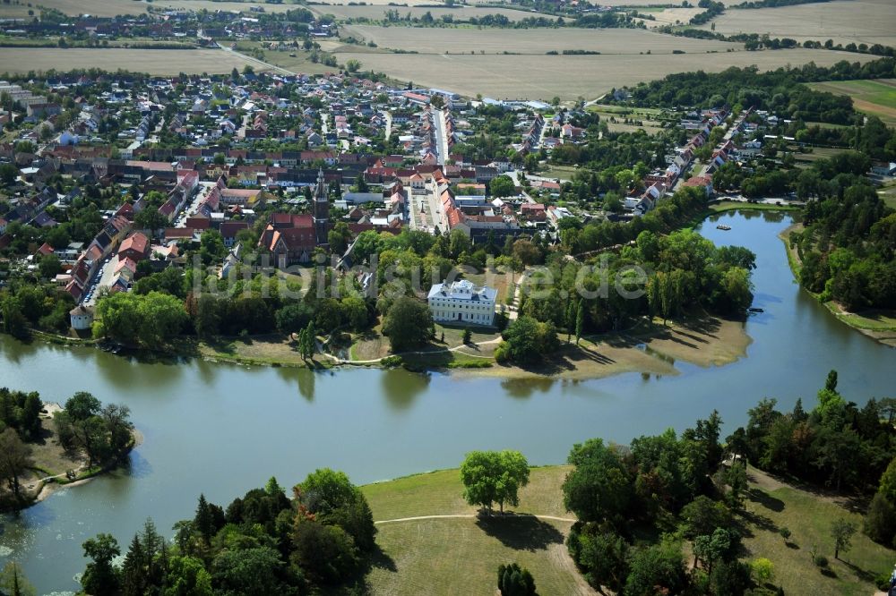Wörlitz aus der Vogelperspektive: Ortskern am Uferbereich Krägengraben - Wörlitzer See in Wörlitz im Bundesland Sachsen-Anhalt, Deutschland