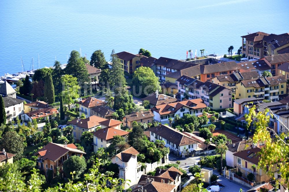 Cannero Riviera von oben - Ortskern am Uferbereich Laggo Maggiore in Cannero Riviera in Piemont, Italien