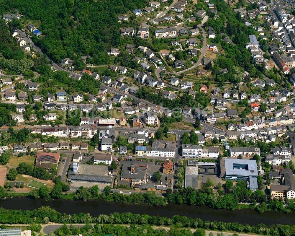 Luftaufnahme Bad Ems - Ortskern am Uferbereich des Lahn - Flußverlaufes in Bad Ems im Bundesland Rheinland-Pfalz