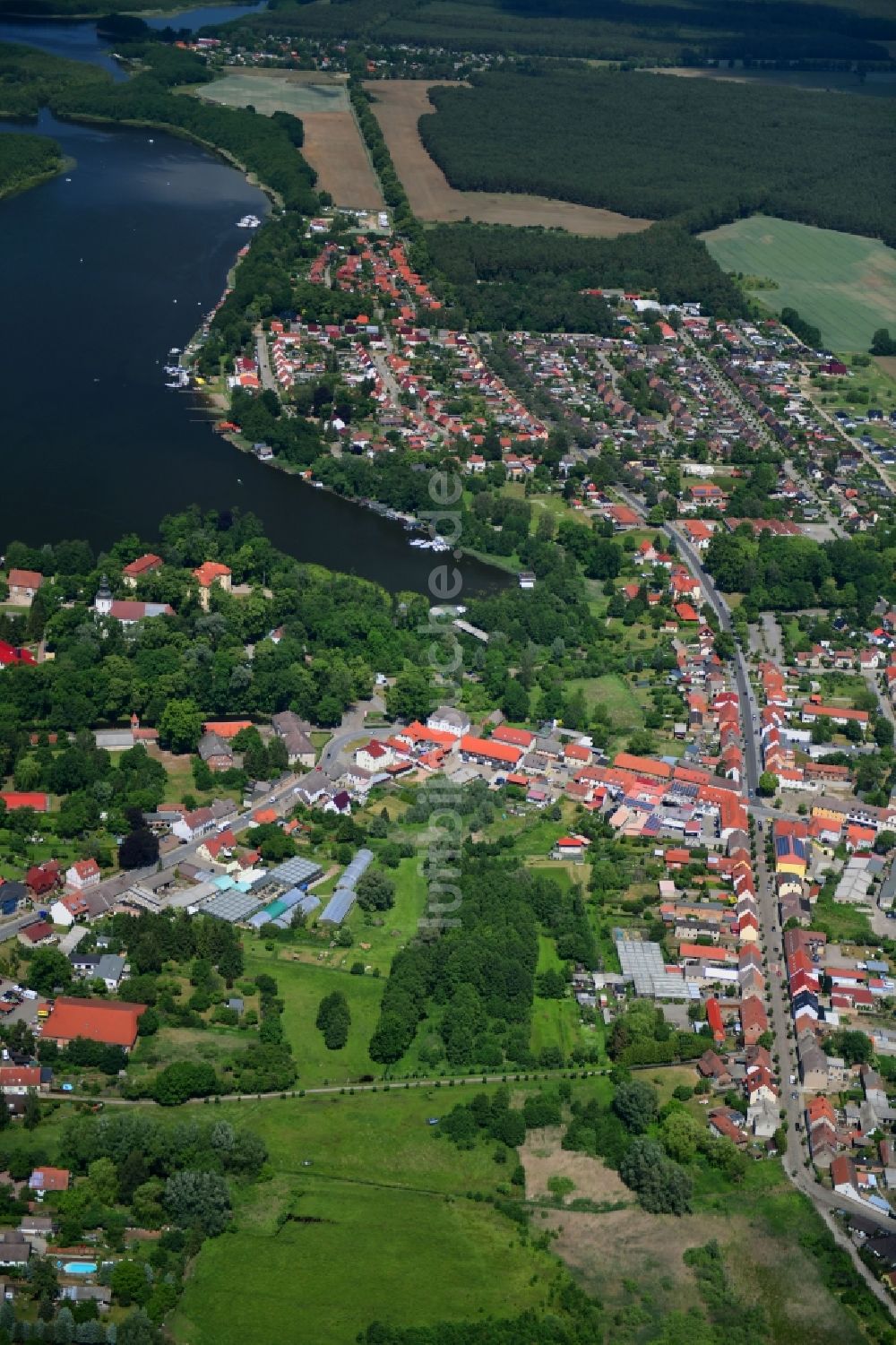 Mirow aus der Vogelperspektive: Ortskern am Uferbereich Mirower See in Mirow im Bundesland Mecklenburg-Vorpommern, Deutschland