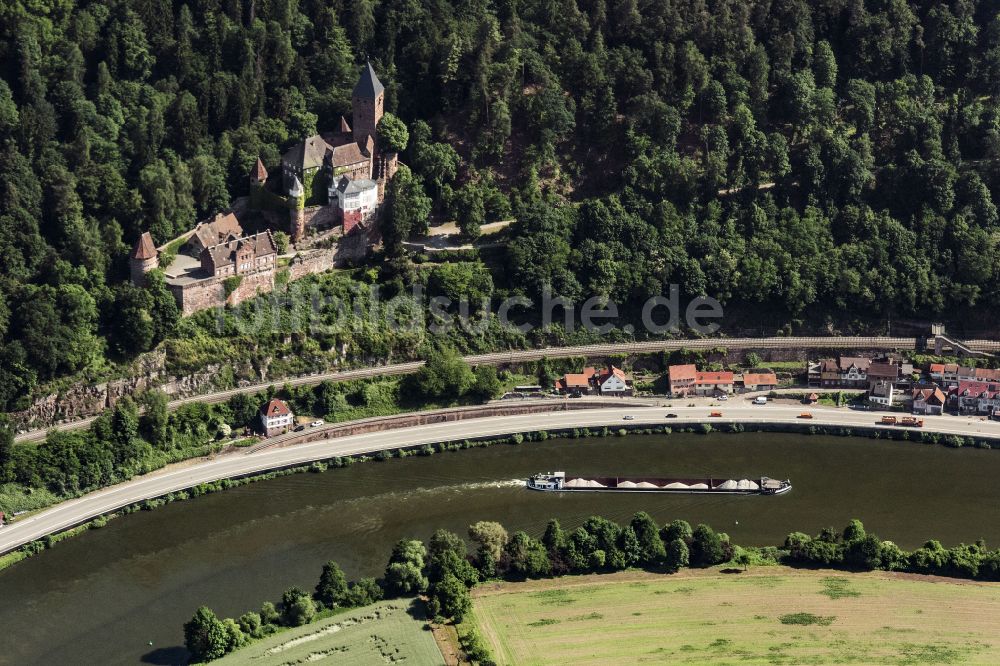Luftbild Zwingenberg - Ortskern am Uferbereich des Neckar - Flußverlaufes in Zwingenberg im Bundesland Baden-Württemberg, Deutschland