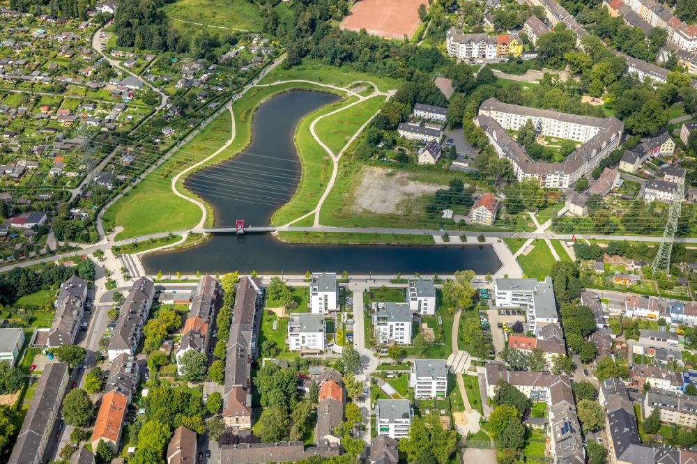 Luftbild Essen - Ortskern am Uferbereich des Niederfeldsees in Essen im Bundesland Nordrhein-Westfalen - NRW, Deutschland