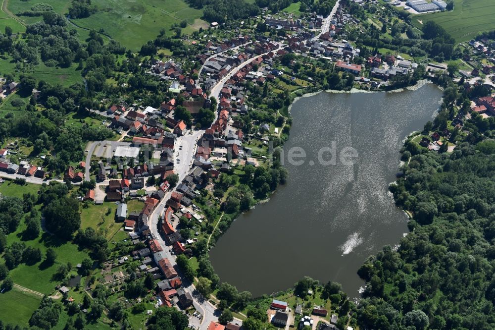 Luftaufnahme Schönberg - Ortskern am Uferbereich des Oberteich in Schönberg im Bundesland Mecklenburg-Vorpommern