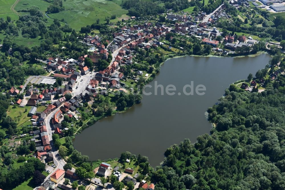 Schönberg aus der Vogelperspektive: Ortskern am Uferbereich des Oberteich in Schönberg im Bundesland Mecklenburg-Vorpommern