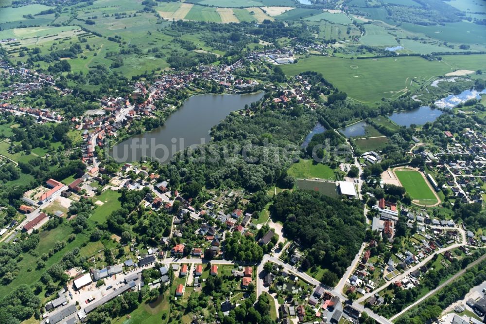 Luftbild Schönberg - Ortskern am Uferbereich des Oberteich in Schönberg im Bundesland Mecklenburg-Vorpommern
