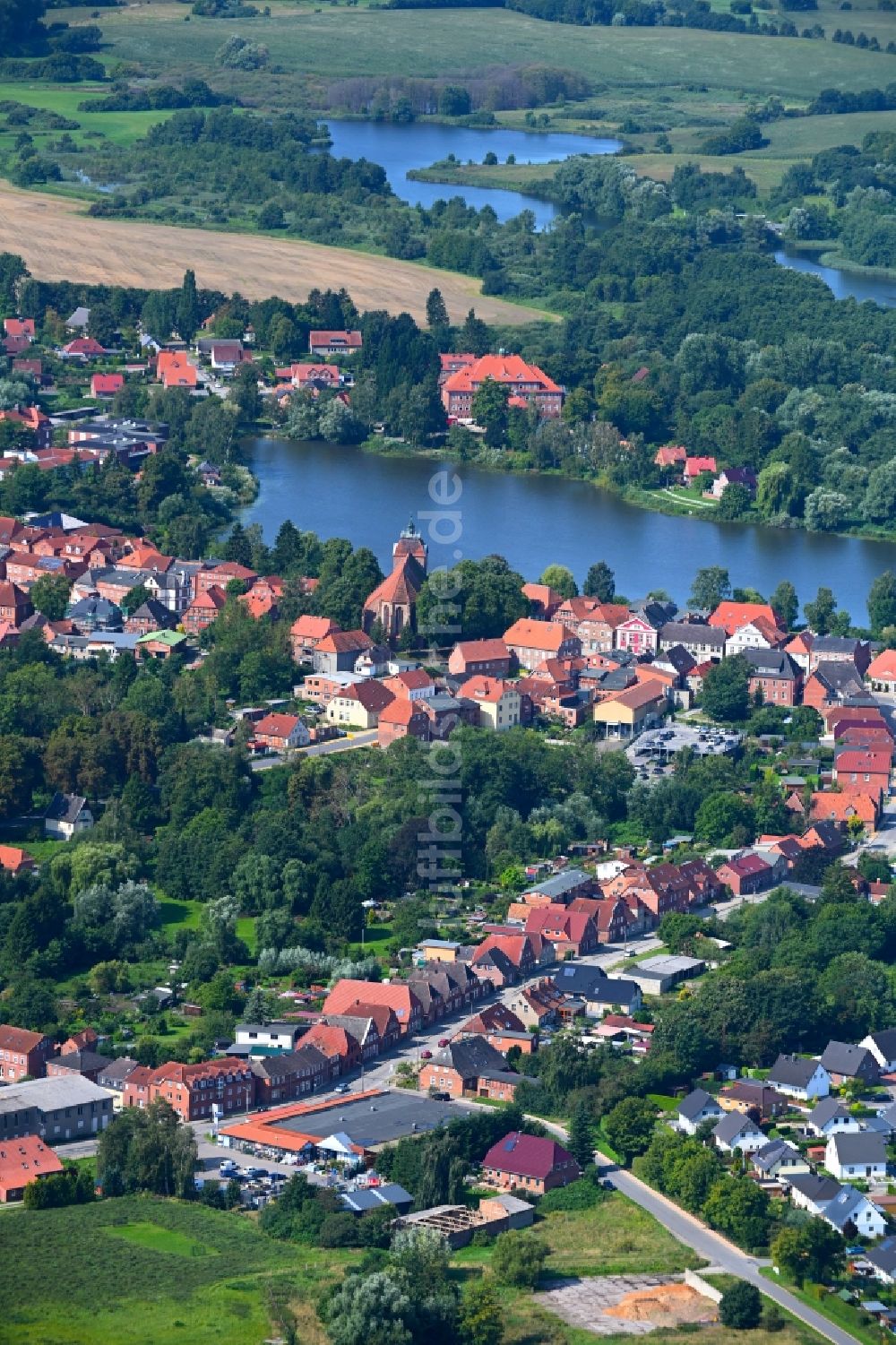 Luftbild Schönberg - Ortskern am Uferbereich des Oberteich in Schönberg im Bundesland Mecklenburg-Vorpommern, Deutschland
