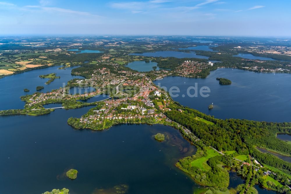 Luftaufnahme Plön - Ortskern am Uferbereich in Plön im Bundesland Schleswig-Holstein, Deutschland