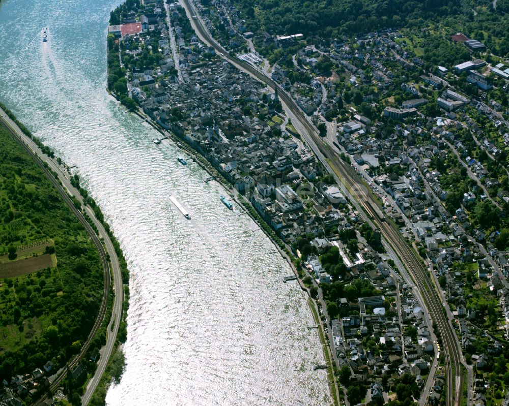 Boppard aus der Vogelperspektive: Ortskern am Uferbereich des Rhein - Flußverlaufes in Boppard im Bundesland Rheinland-Pfalz, Deutschland