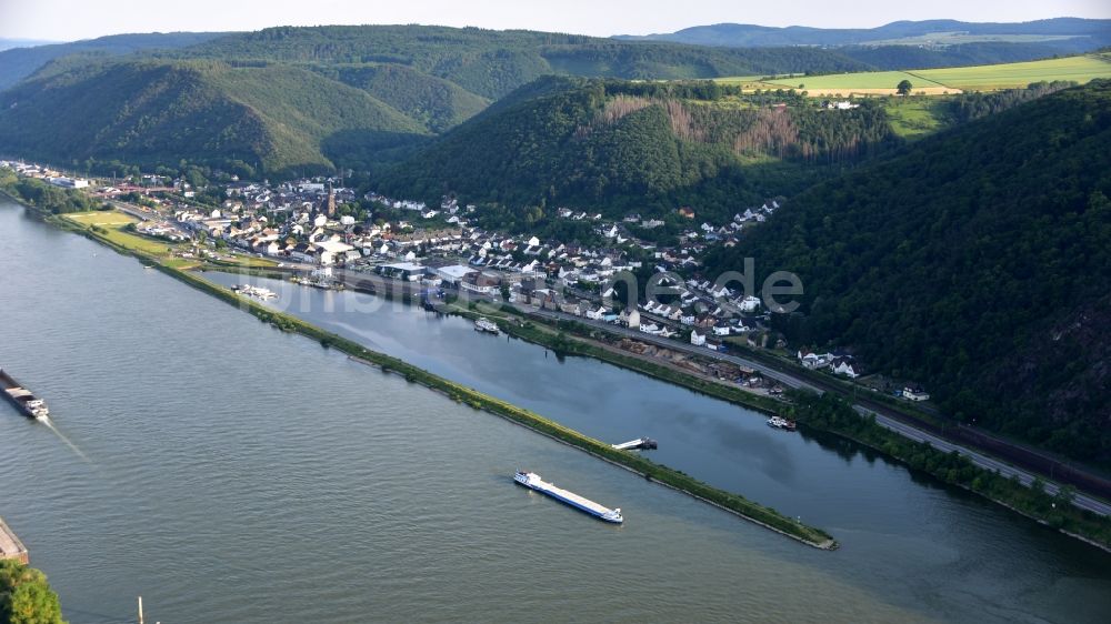 Luftaufnahme Brohl-Lützing - Ortskern am Uferbereich des Rhein - Flußverlaufes in Brohl-Lützing im Bundesland Rheinland-Pfalz, Deutschland