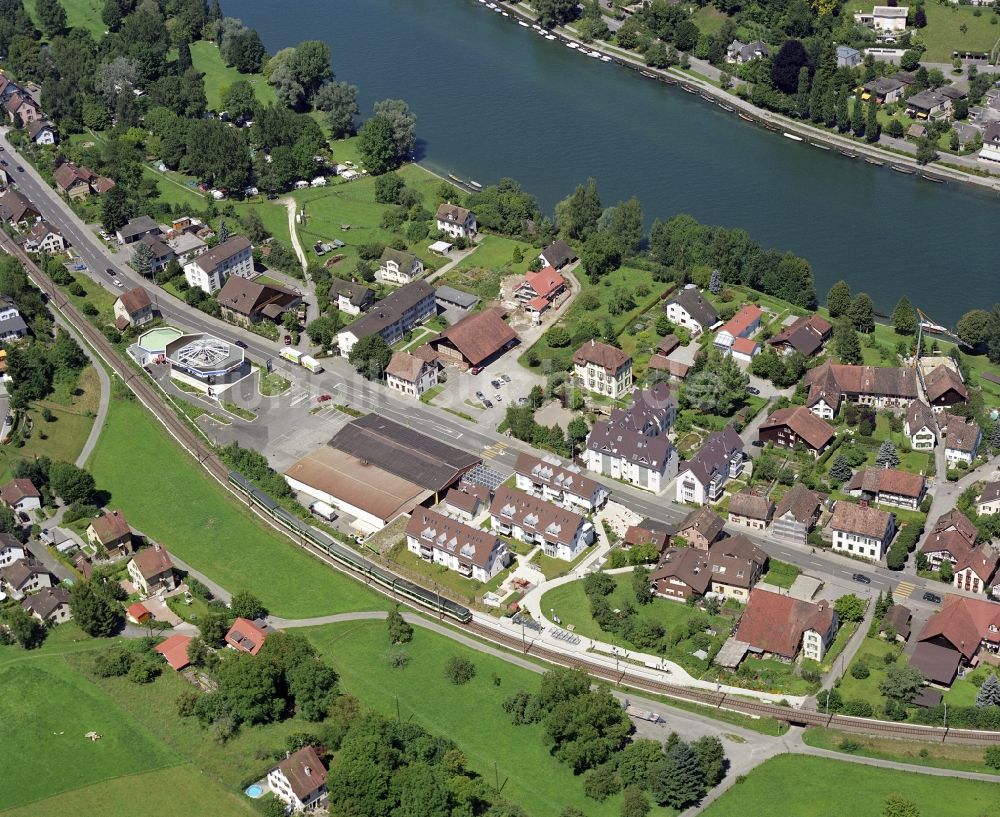 Schaffhausen aus der Vogelperspektive: Ortskern am Uferbereich des Rhein - Flußverlaufes in Schaffhausen, Schweiz