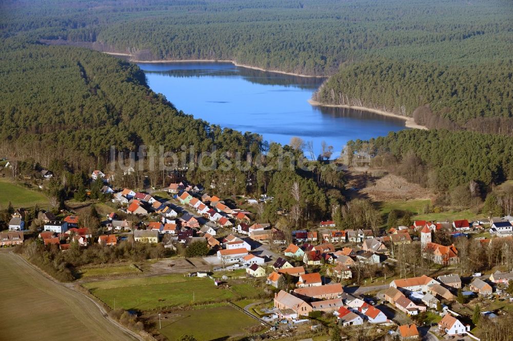 Luftbild Stechlin - Ortskern am Uferbereich des Roofensee in Stechlin im Bundesland Brandenburg, Deutschland