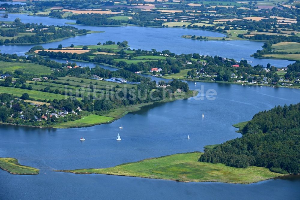 Luftaufnahme Brodersby - Ortskern am Uferbereich der Schlei in Brodersby im Bundesland Schleswig-Holstein, Deutschland