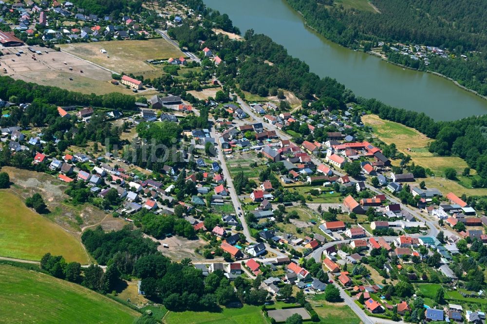 Luftaufnahme Steckelsdorf - Ortskern am Uferbereich des Steckelsdorfer See in Steckelsdorf im Bundesland Brandenburg, Deutschland