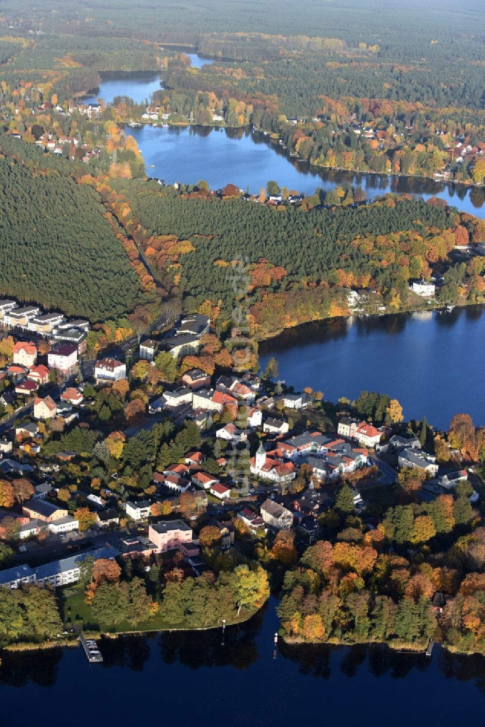 Luftbild Grünheide (Mark) - Ortskern am Uferbereich des Werlsee und Peetzsee in Grünheide (Mark) im Bundesland Brandenburg
