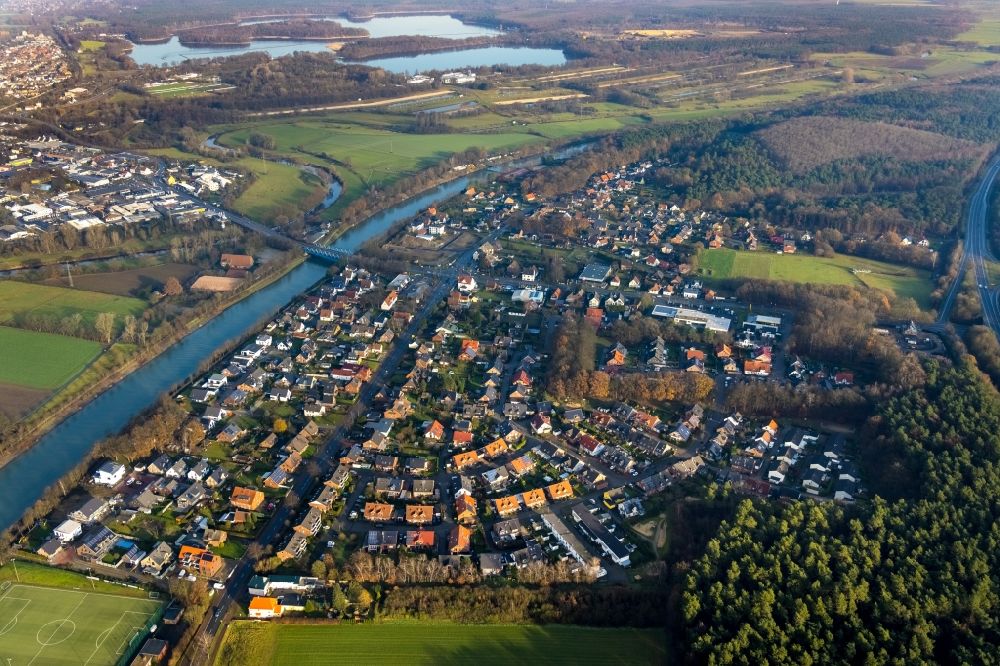 Luftbild Hamm-Bossendorf - Ortskern am Uferbereich des Weser-Datteln-Kanal - Flußverlaufes in Hamm-Bossendorf im Bundesland Nordrhein-Westfalen, Deutschland