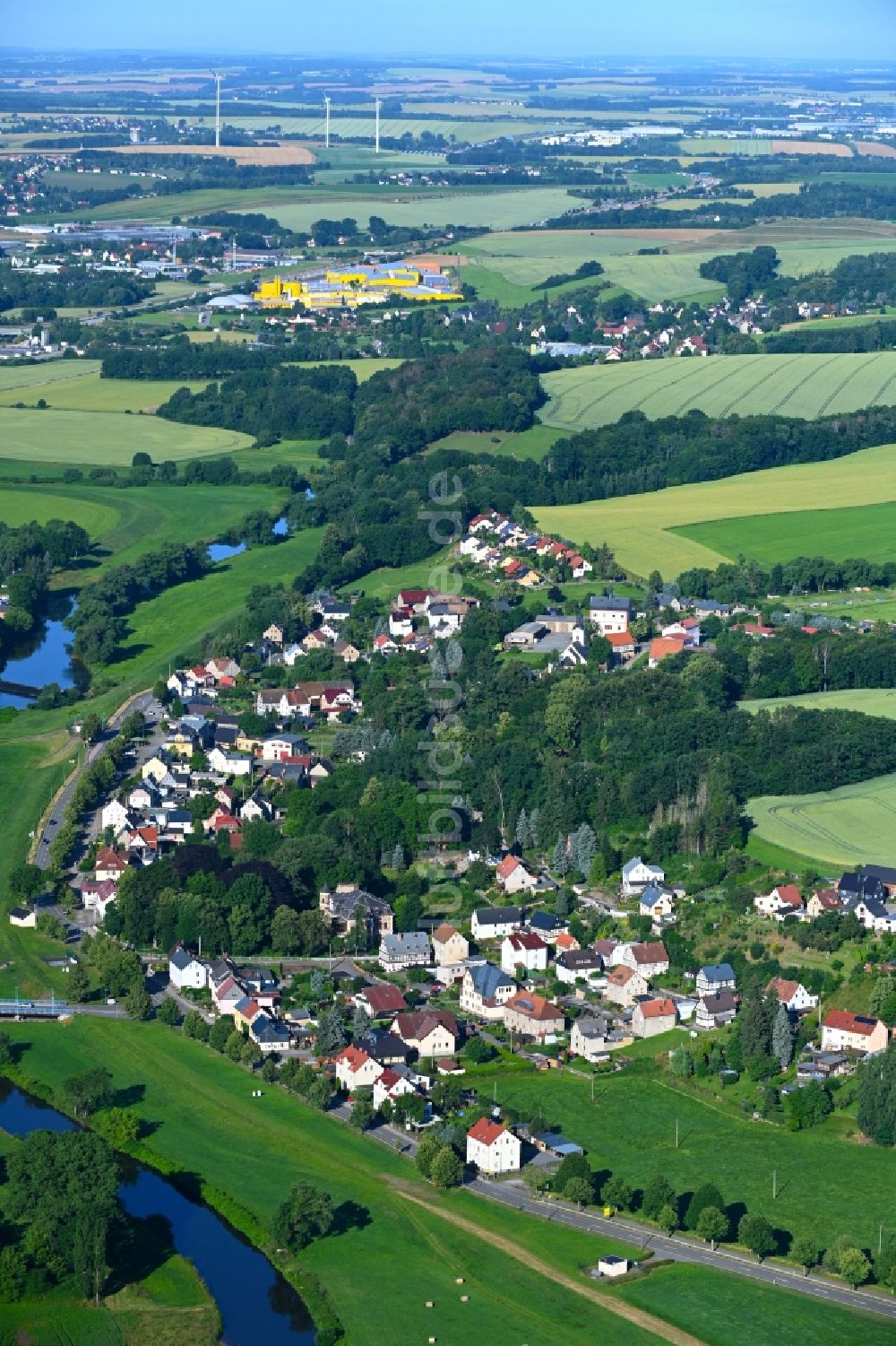Luftaufnahme Remse - Ortskern am Uferbereich des Zwickauer Mulde - Flußverlaufes in Remse im Bundesland Sachsen, Deutschland