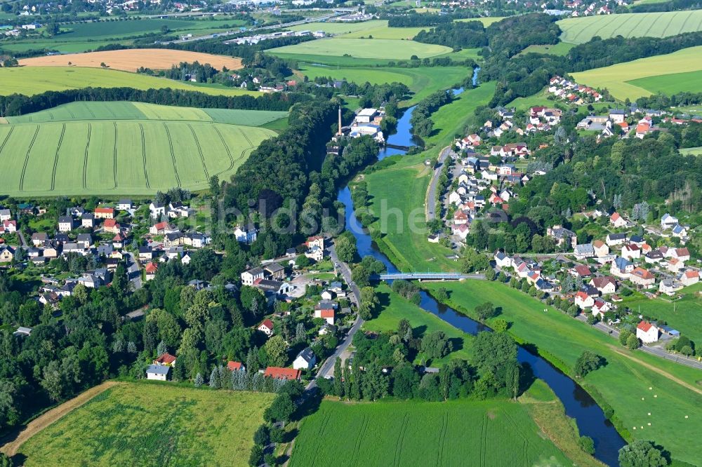 Remse von oben - Ortskern am Uferbereich des Zwickauer Mulde - Flußverlaufes in Remse im Bundesland Sachsen, Deutschland