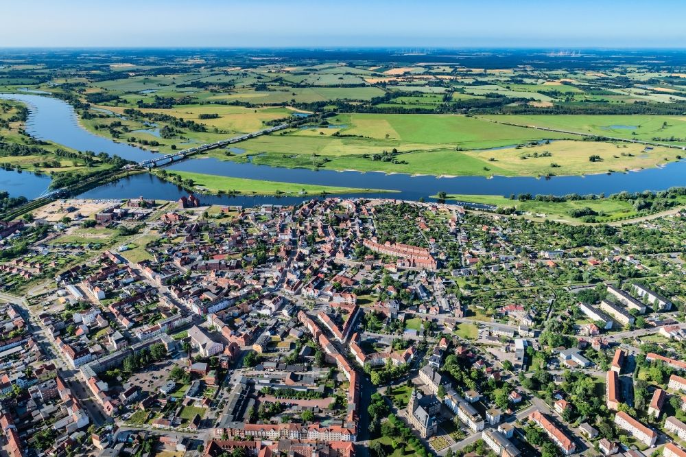 Luftbild Wittenberge - Ortskern Wittenberge am Uferbereich der Elbe im Bundesland Brandenburg, Deutschland