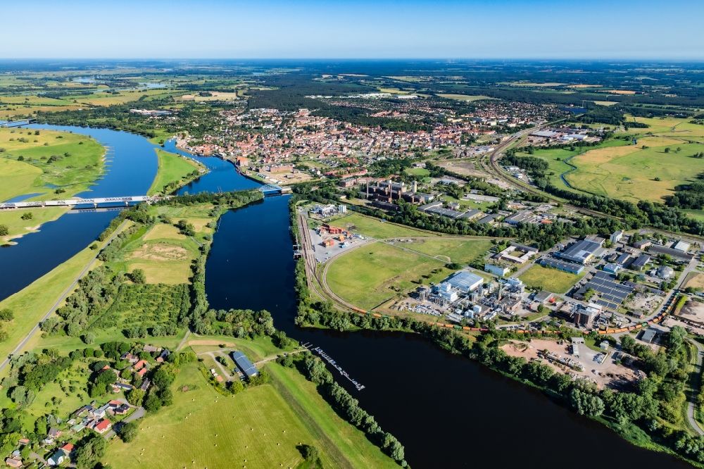 Luftbild Wittenberge - Ortskern Wittenberge am Uferbereich der Elbe im Bundesland Brandenburg, Deutschland