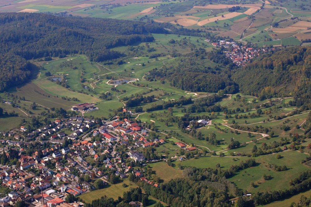 Luftbild Kandern - Ortsrand von Kandern und Golfplatz des Golfclub Markgräflerland in Kandern im Bundesland Baden-Württemberg, Deutschland