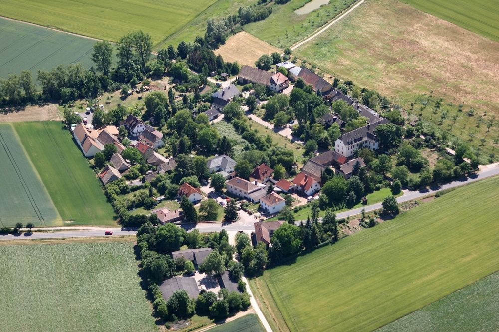 Hahnheim aus der Vogelperspektive: Ortsteil Wahlheimer Hof in Hahnheim im Bundesland Rheinland-Pfalz