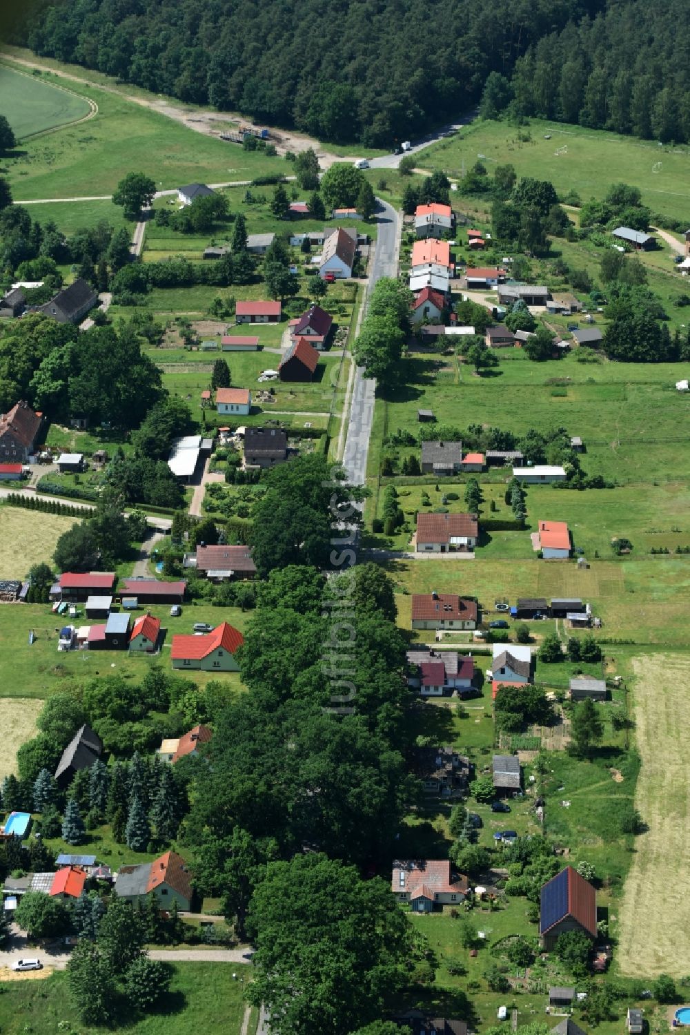 Schwarz von oben - Ortsteilansicht des Dorfes Buschhof in Schwarz im Bundesland Mecklenburg-Vorpommern