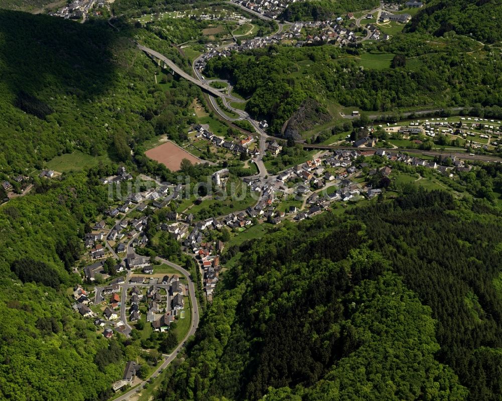Luftaufnahme Altenahr - Ortsteilansicht von Kreuzberg in Altenahr im Bundesland Rheinland-Pfalz