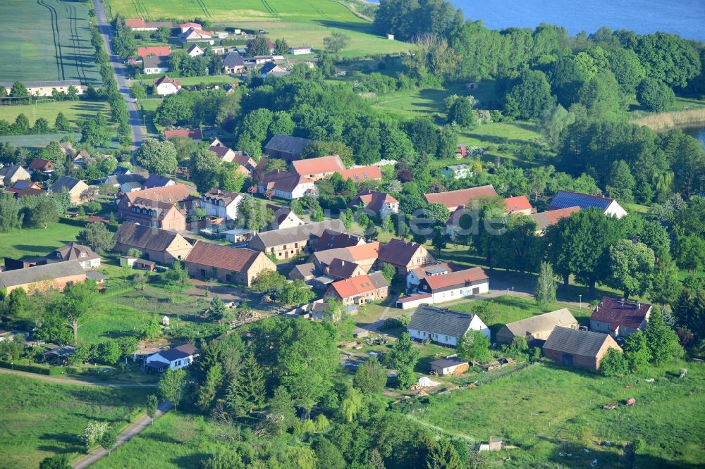 Luftaufnahme Vielitzsee - Ortsteilansicht von Vielitz und des Vielitzsees in der Gemeinde Vielitz im Bundesland Brandenburg