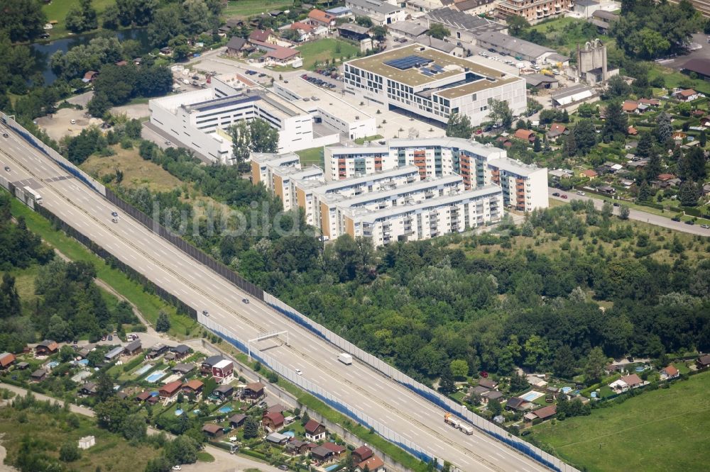 Luftaufnahme Korneuburg - Ortsteilansicht des Westens von Korneuburg in Niederösterreich, Österreich